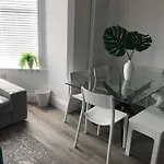 On The Avenue Apt 4