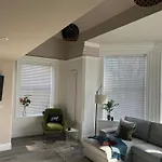 On The Avenue Apt 4