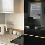 On The Avenue Apt 4