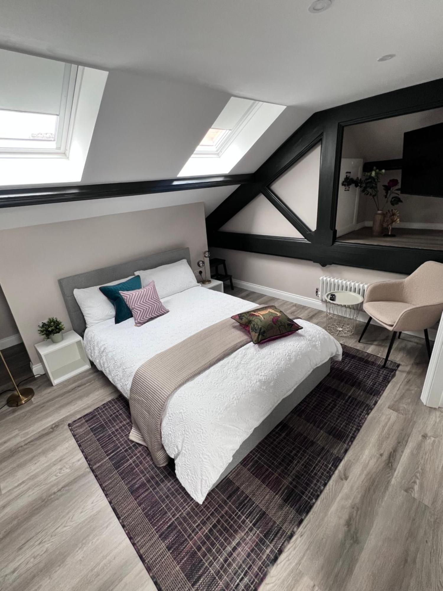On The Avenue 4 *